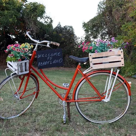 شاليه Heartland Handmade Wooden *