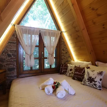 Heartland Handmade Wooden Chalet *